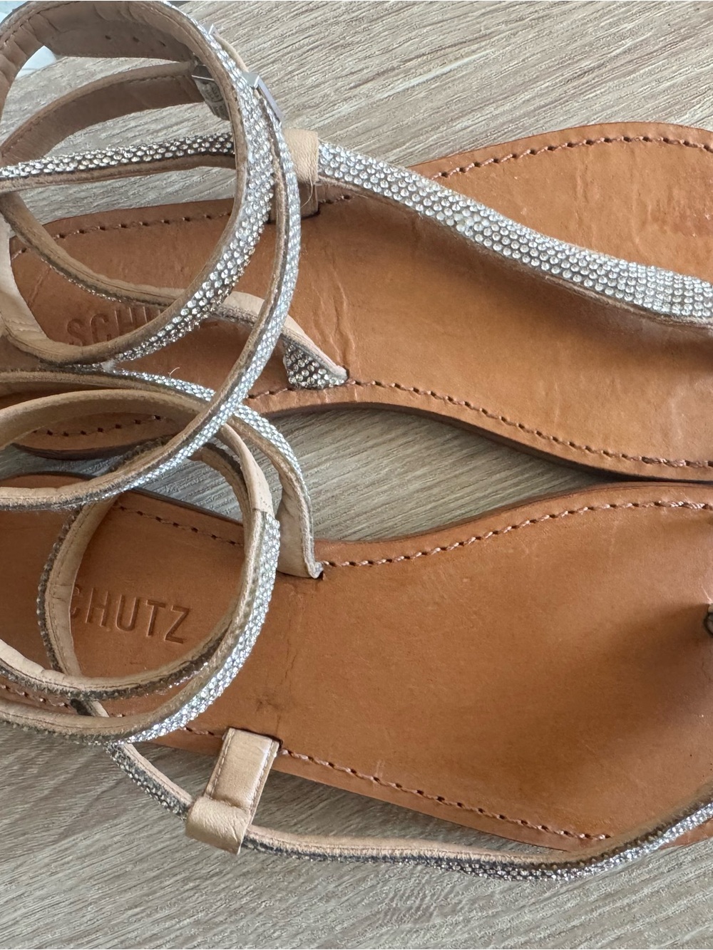 SCHUTZ Tan Crystal-Embellished Toe-Loop Sandals - Picture 5 of 6